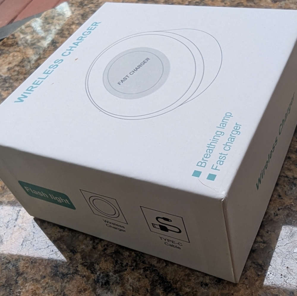 Fast Wireless Charger NIB - Picture 2 of 4